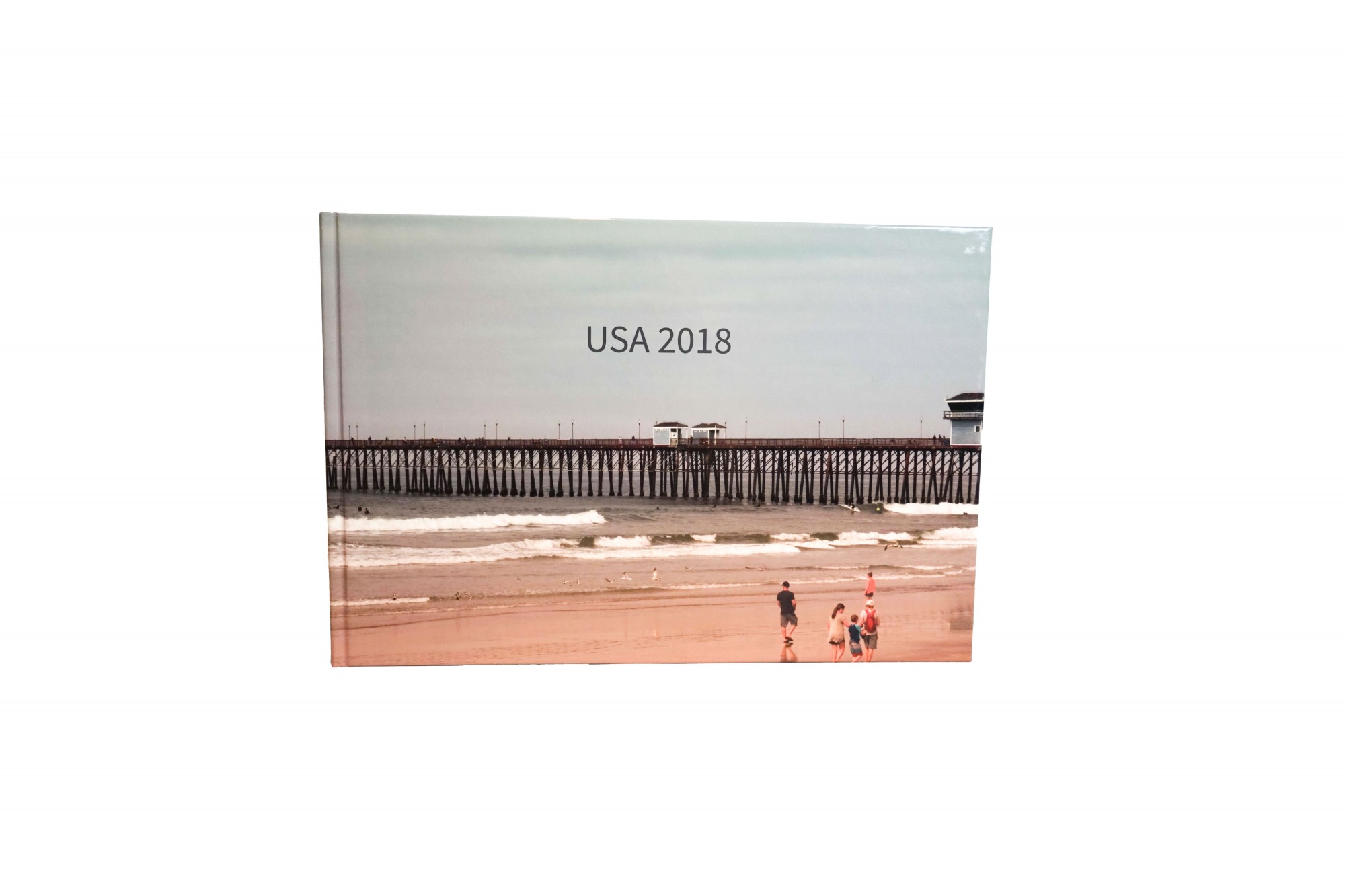 Ein Fotobuch mit einem Strandfoto als Cover und der Aufschrift USA 2018.